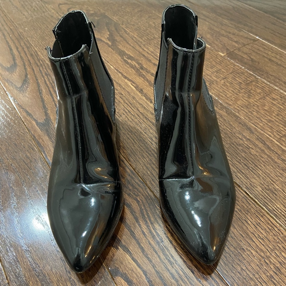 French Connection Style Ronan 5.5 patent leather short slip on pointy bootie